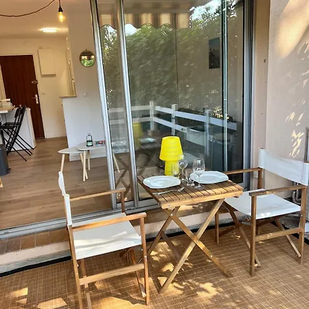 En Bord De Apartment